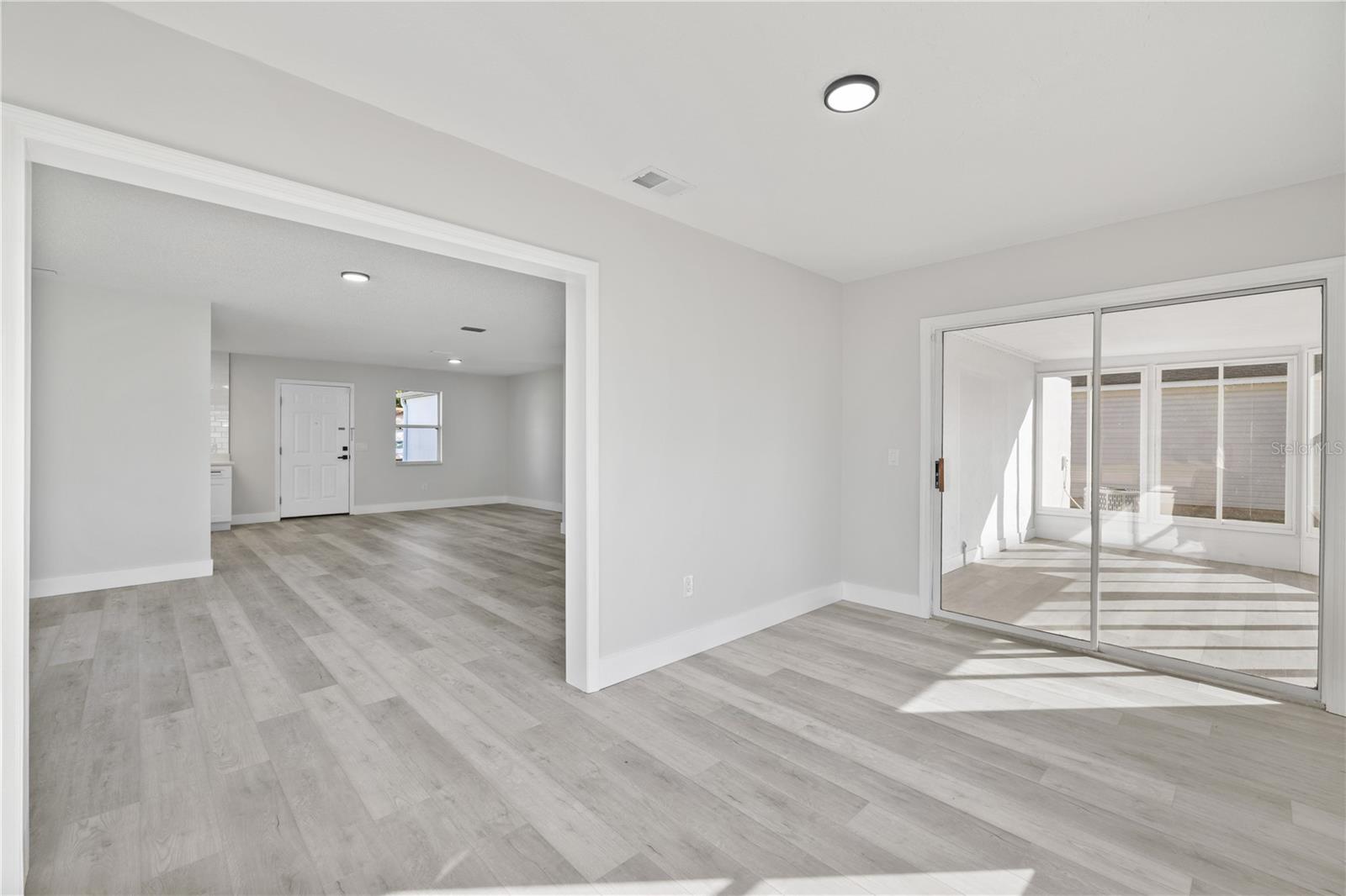 843 BOLIVAR ST, LADY LAKE, FL, 32159