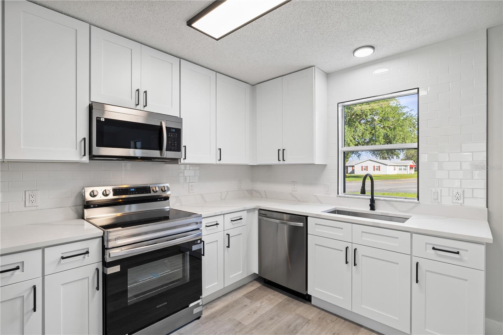 843 BOLIVAR ST, LADY LAKE, FL, 32159