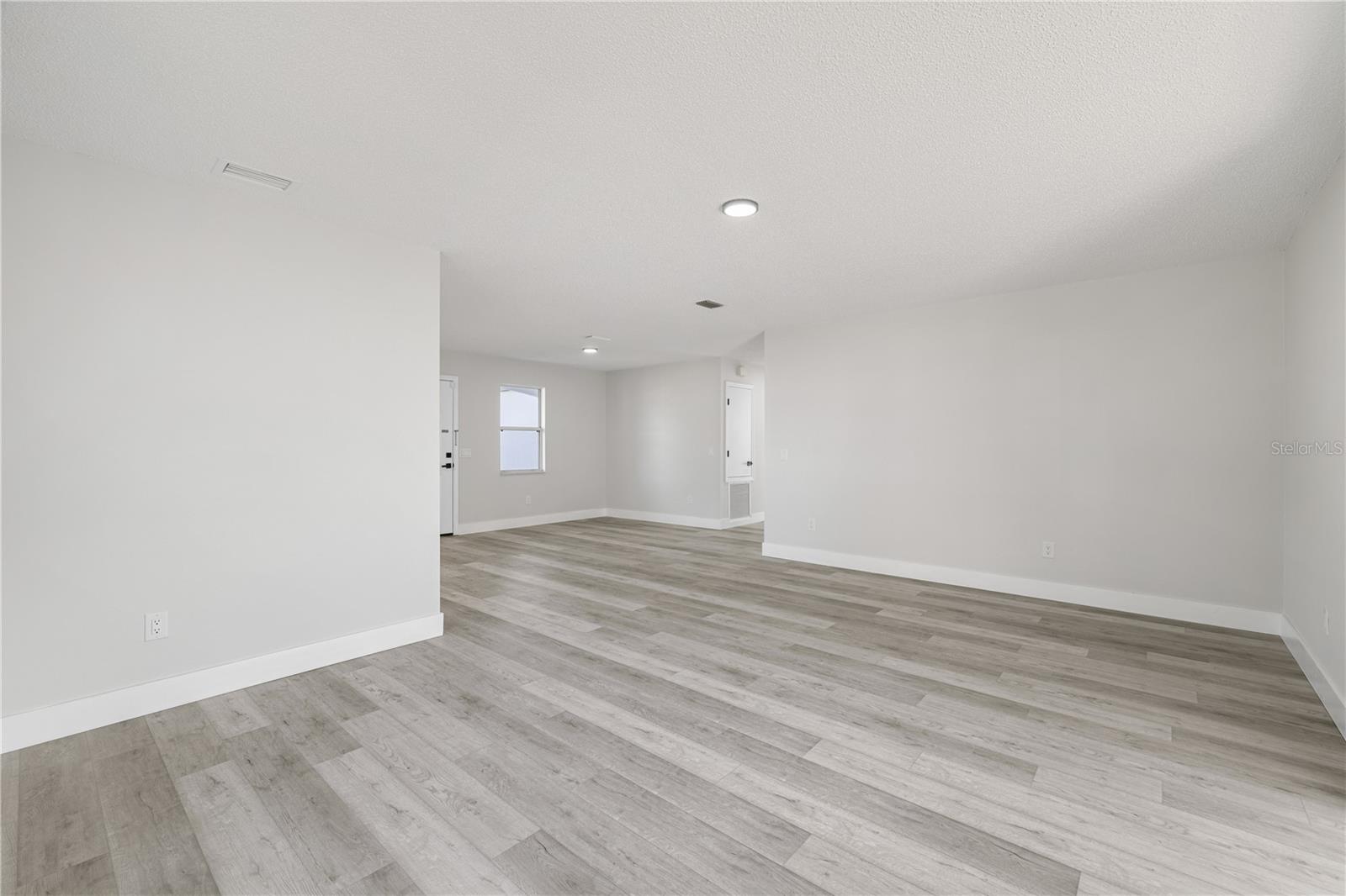 843 BOLIVAR ST, LADY LAKE, FL, 32159