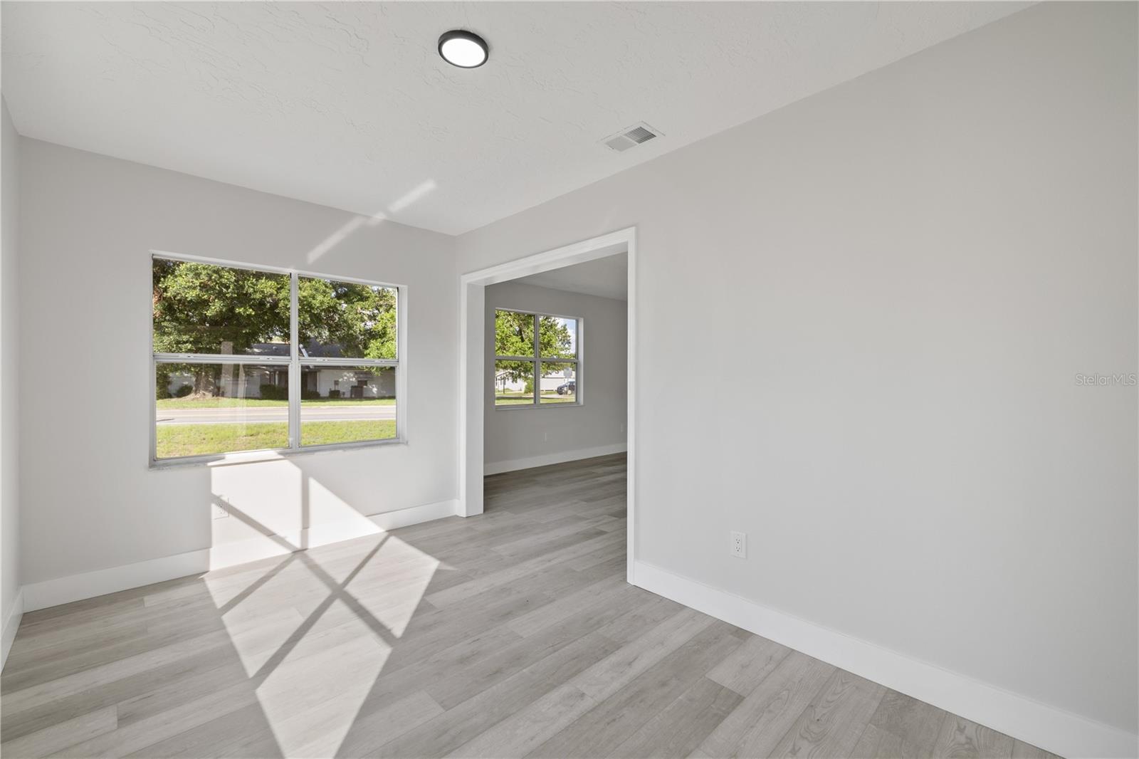 843 BOLIVAR ST, LADY LAKE, FL, 32159