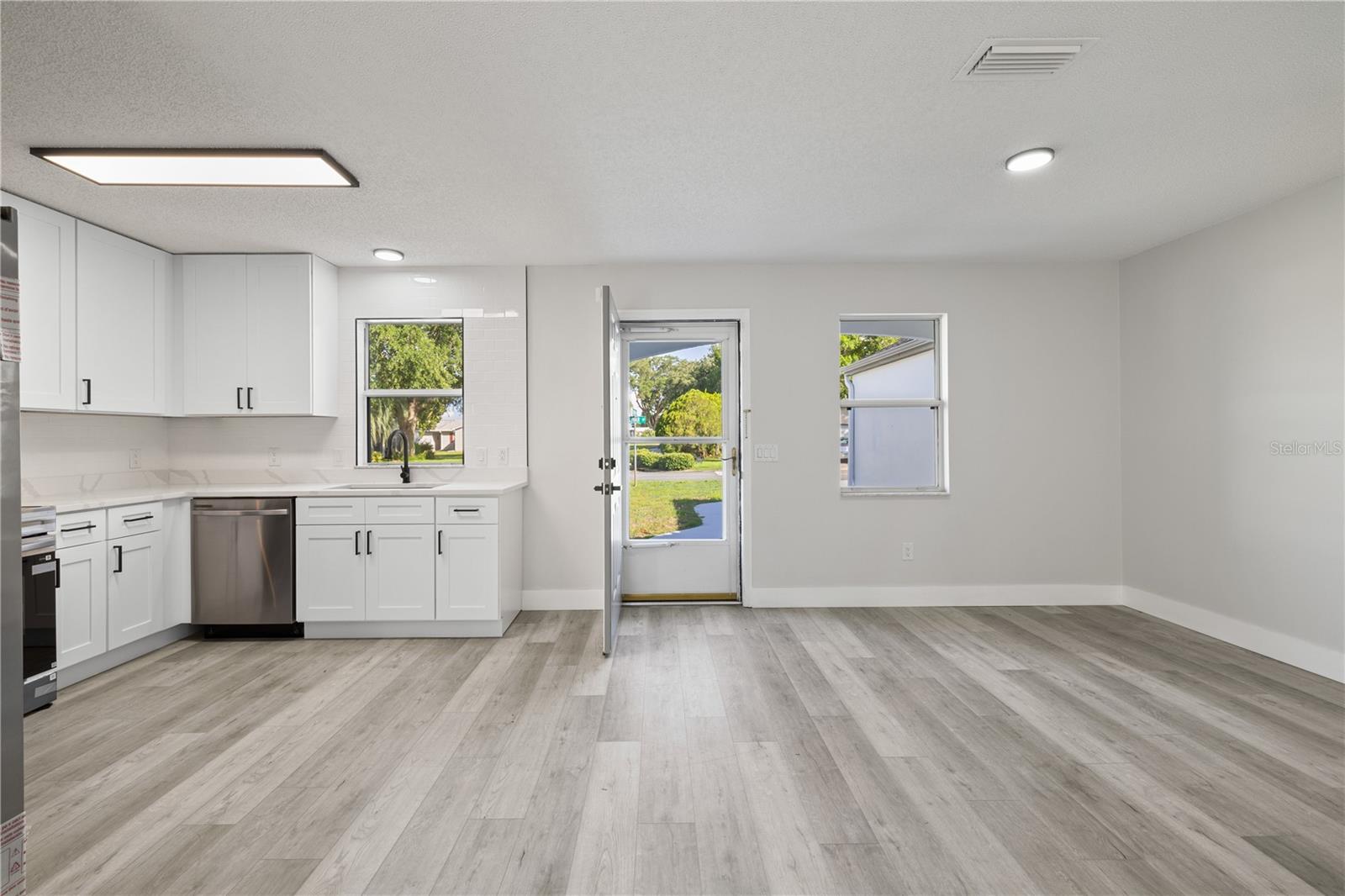 843 BOLIVAR ST, LADY LAKE, FL, 32159