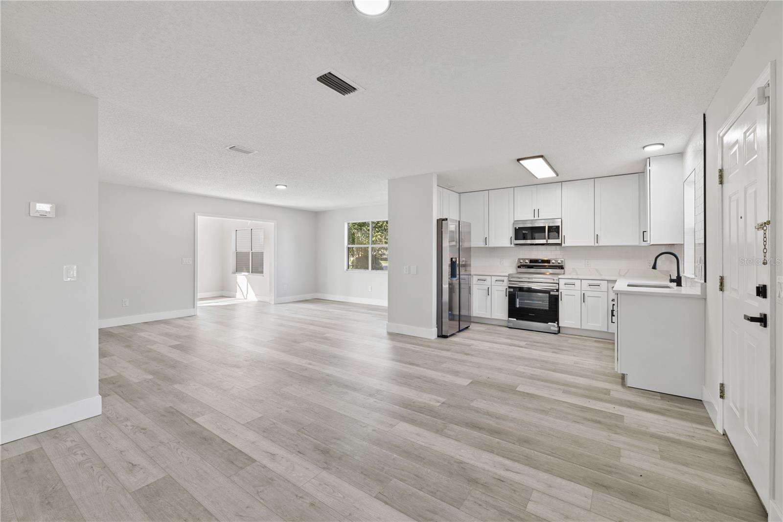 843 BOLIVAR ST, LADY LAKE, FL, 32159