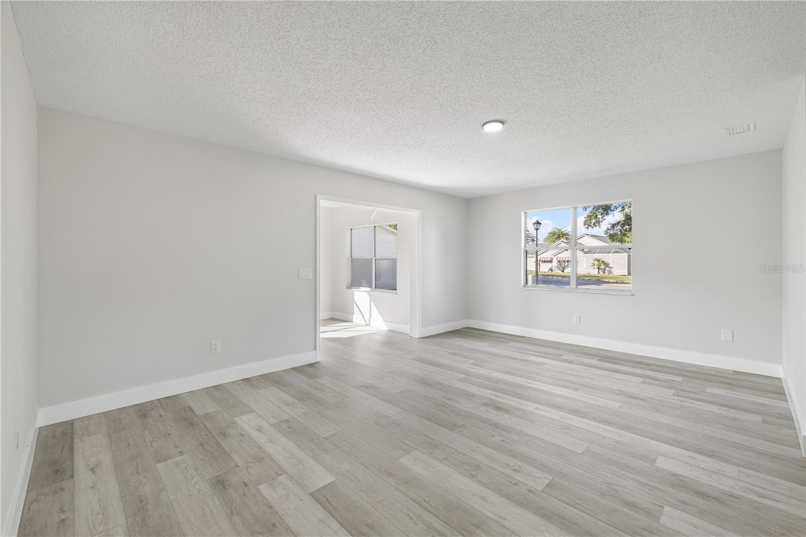 843 BOLIVAR ST, LADY LAKE, FL, 32159