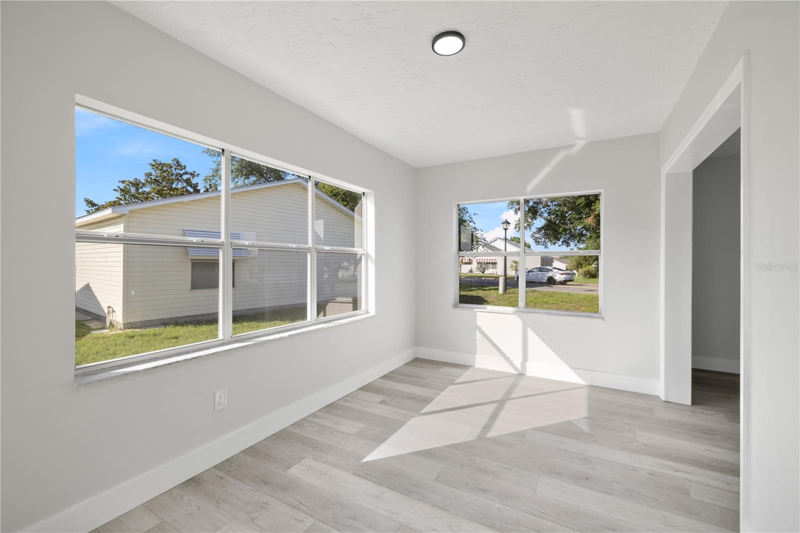 843 BOLIVAR ST, LADY LAKE, FL, 32159