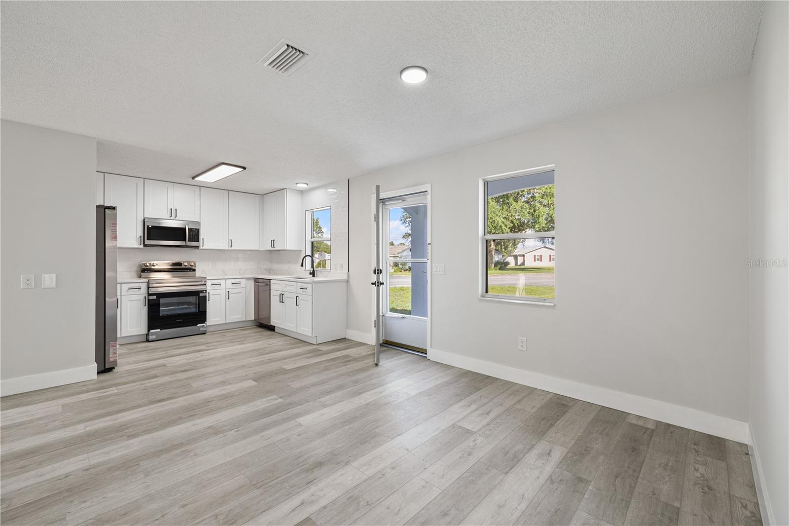 843 BOLIVAR ST, LADY LAKE, FL, 32159