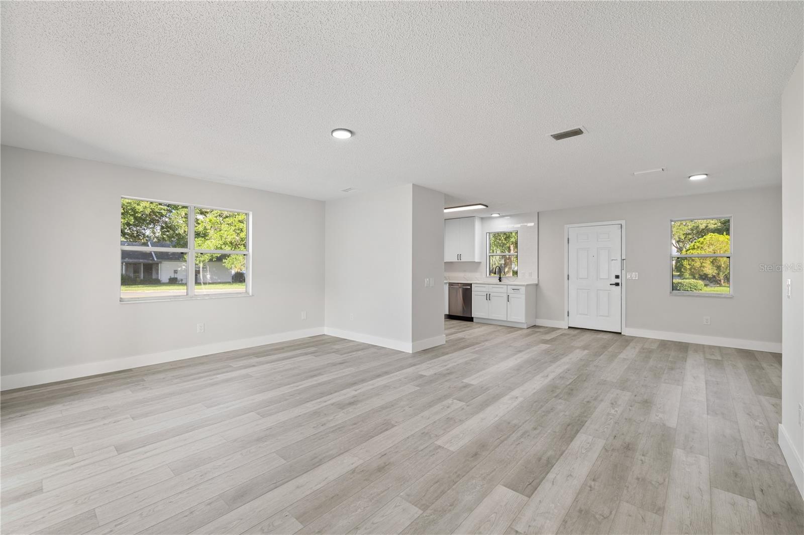 843 BOLIVAR ST, LADY LAKE, FL, 32159