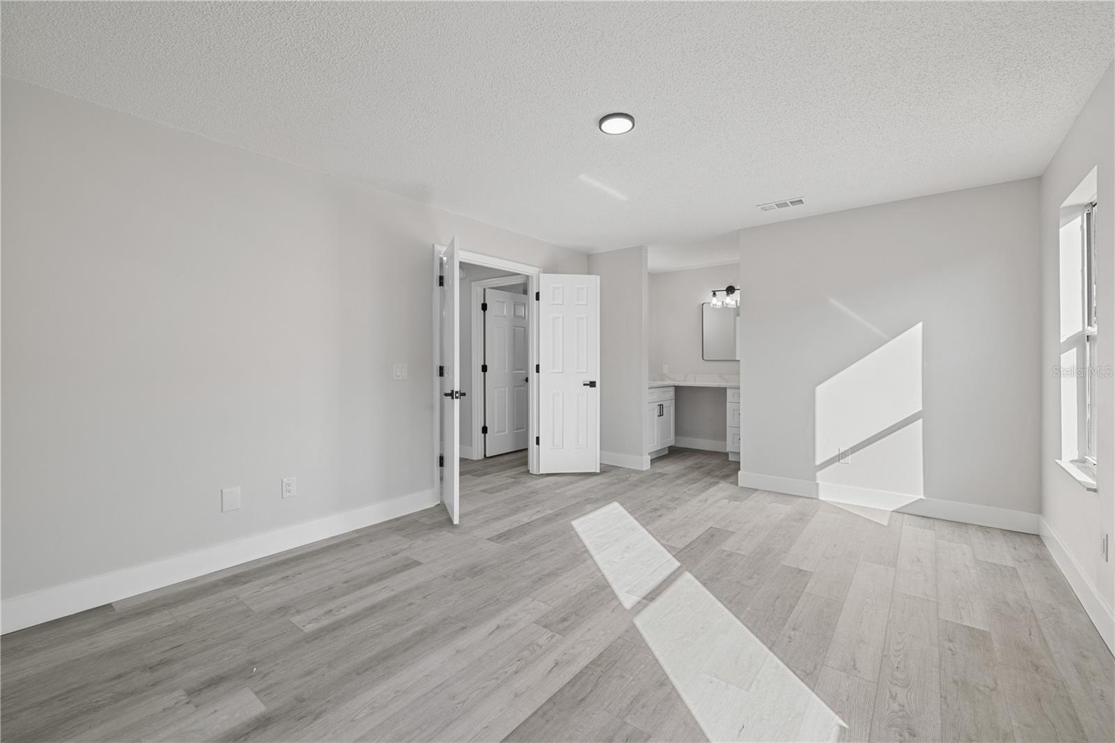 843 BOLIVAR ST, LADY LAKE, FL, 32159