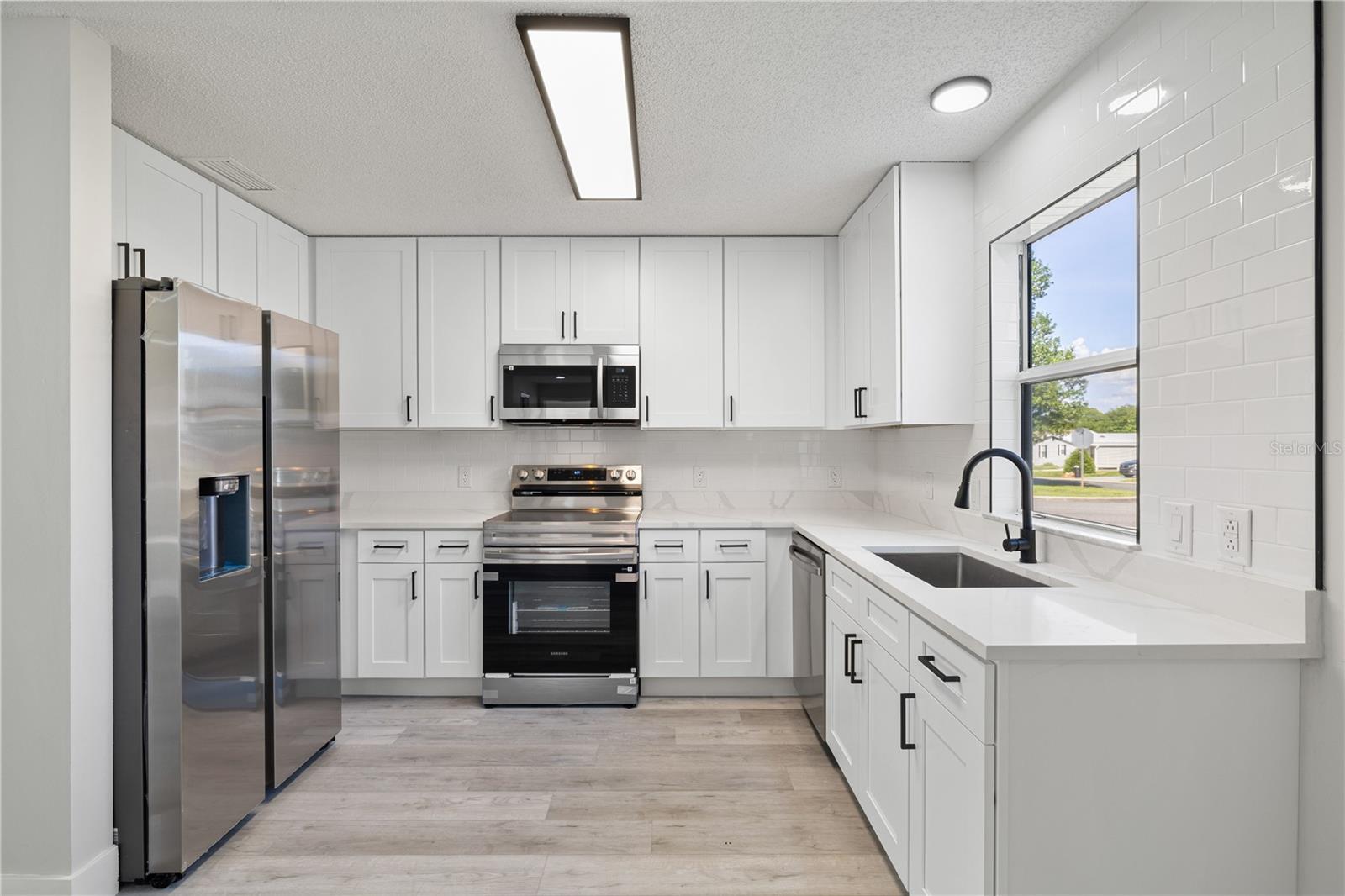 843 BOLIVAR ST, LADY LAKE, FL, 32159