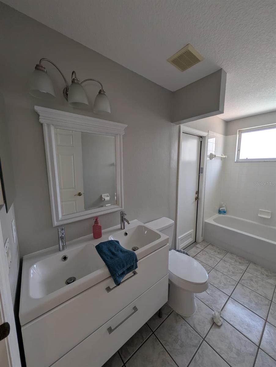 4512 RIVER OVERLOOK DR, VALRICO, FL, 33596