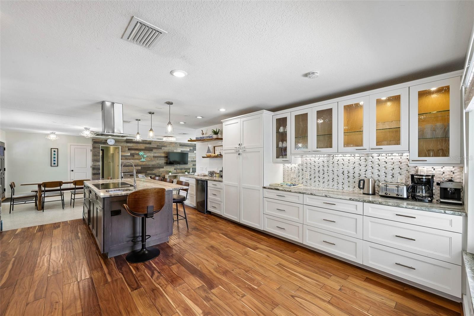 322 SUWANEE AVE, SARASOTA, FL, 34243