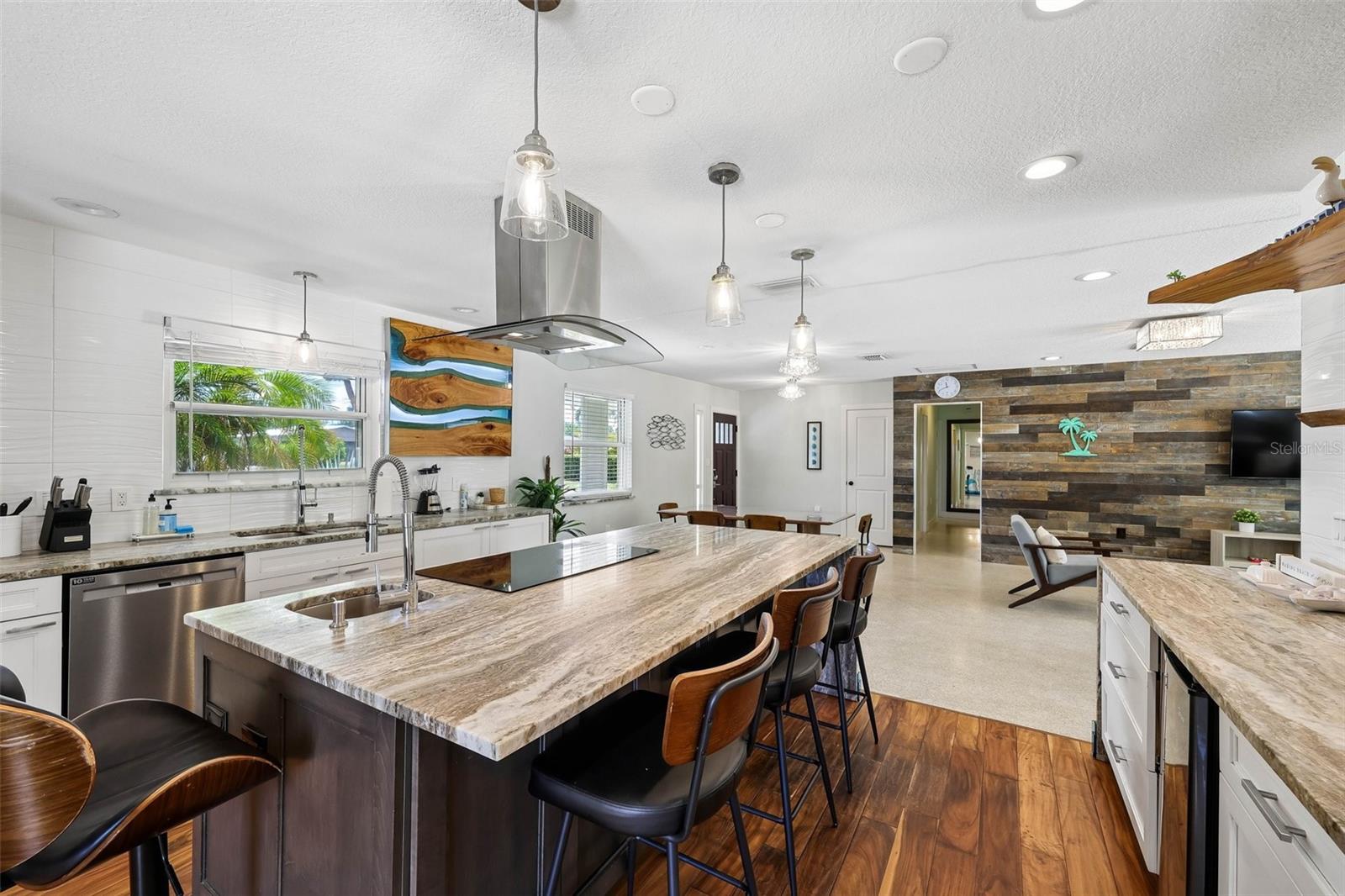 322 SUWANEE AVE, SARASOTA, FL, 34243