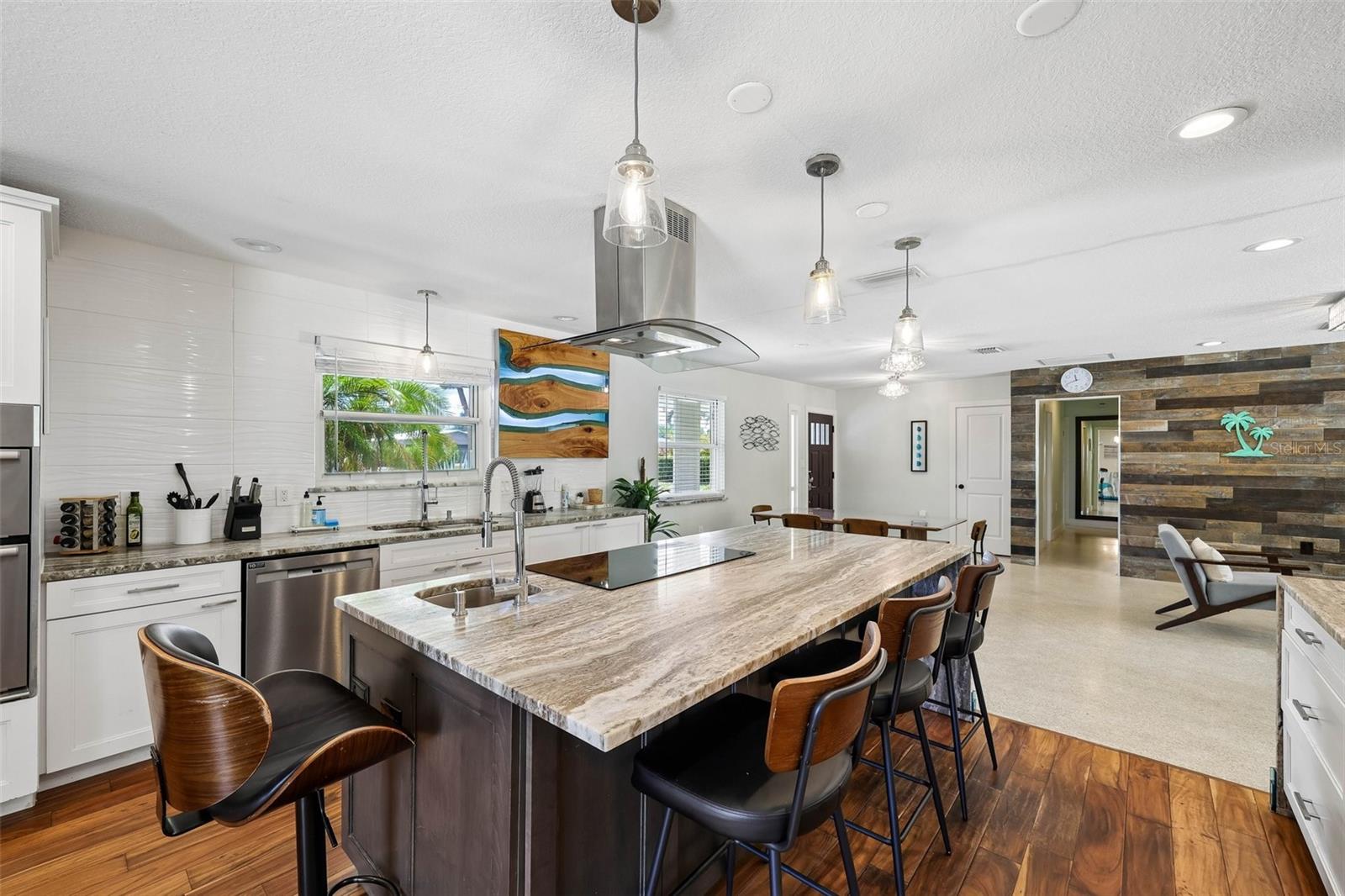 322 SUWANEE AVE, SARASOTA, FL, 34243