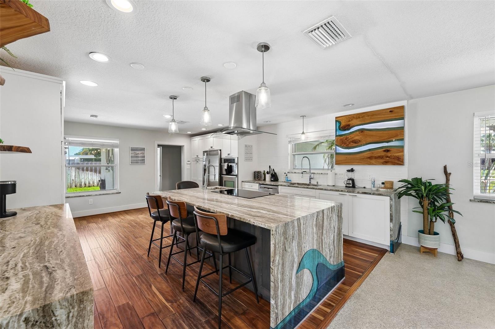 322 SUWANEE AVE, SARASOTA, FL, 34243