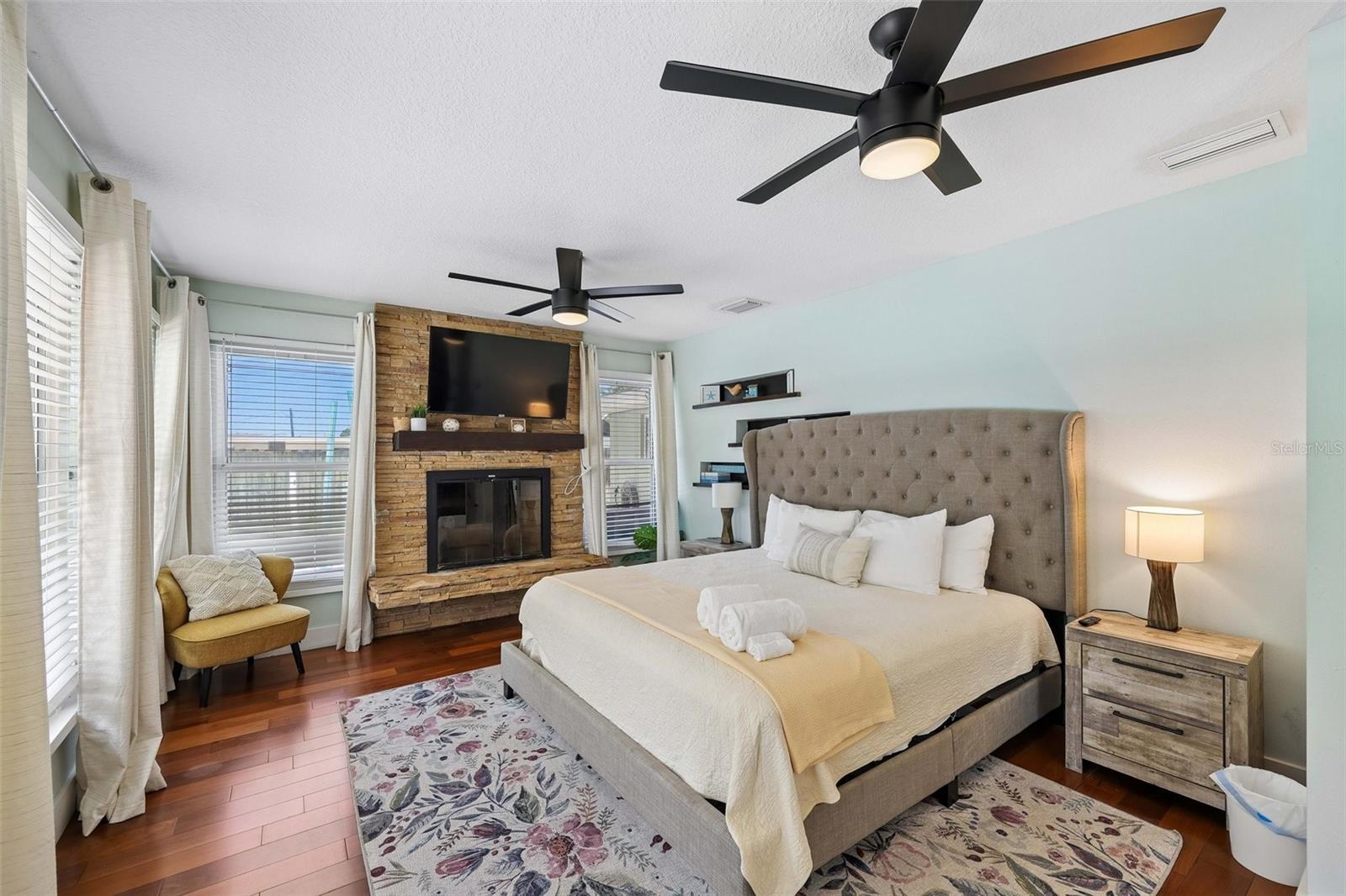 322 SUWANEE AVE, SARASOTA, FL, 34243