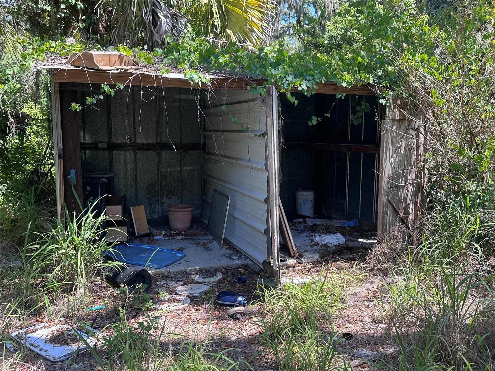 9315 E TREASURE ISLAND AVE, LEESBURG, FL, 34788