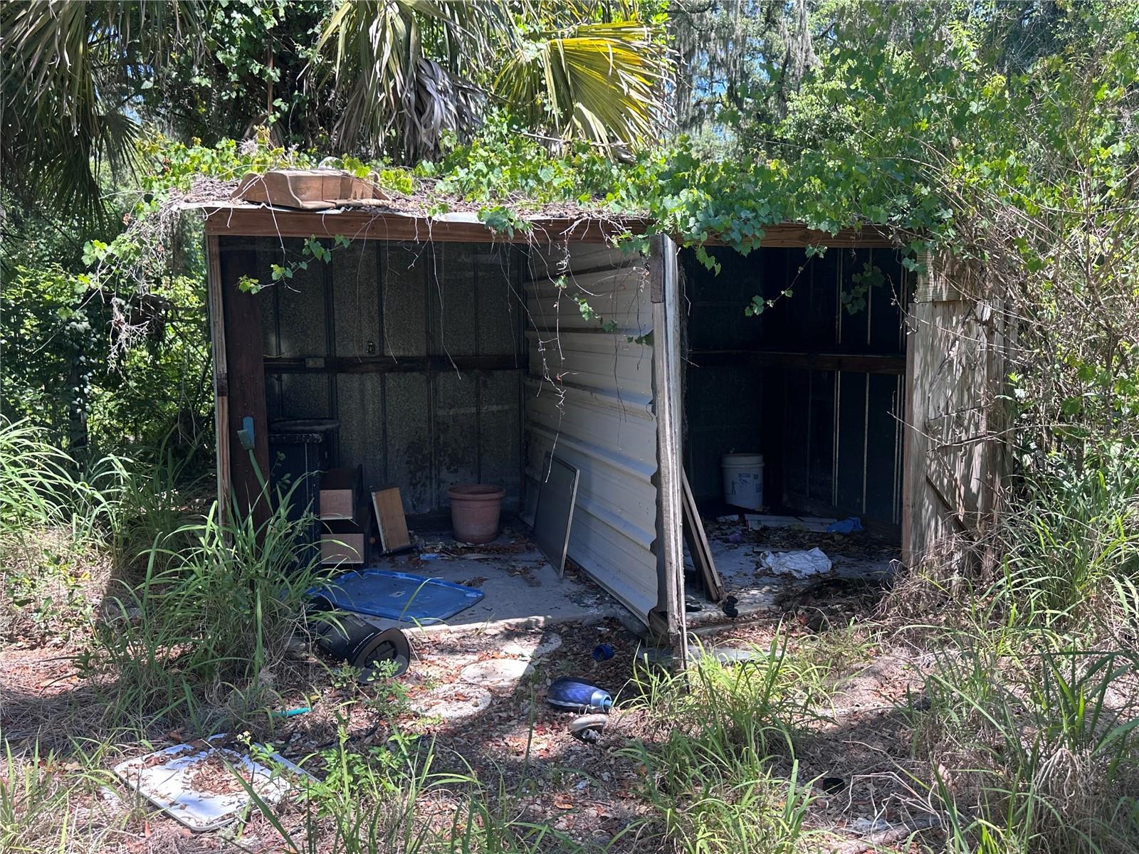 9315 E TREASURE ISLAND AVE, LEESBURG, FL, 34788