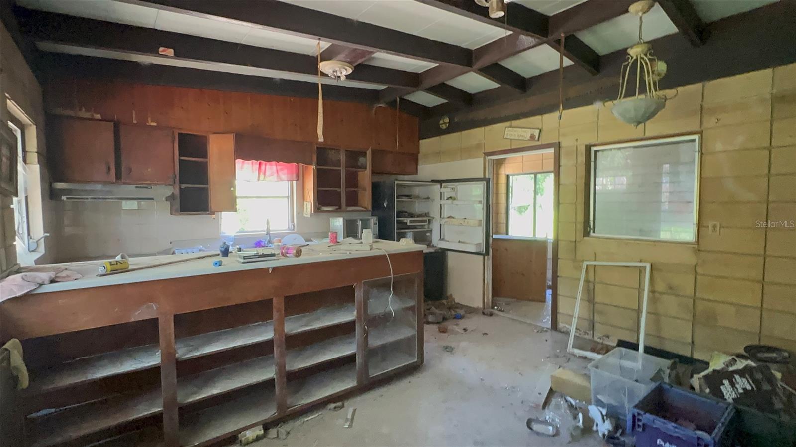 9315 E TREASURE ISLAND AVE, LEESBURG, FL, 34788