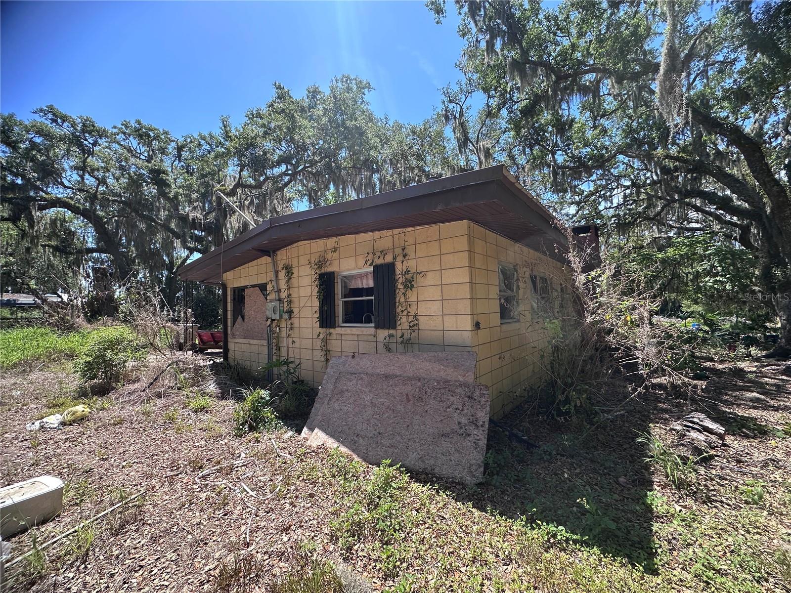 9315 E TREASURE ISLAND AVE, LEESBURG, FL, 34788