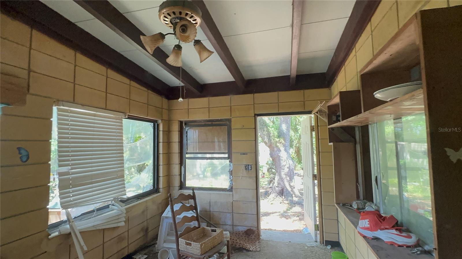 9315 E TREASURE ISLAND AVE, LEESBURG, FL, 34788