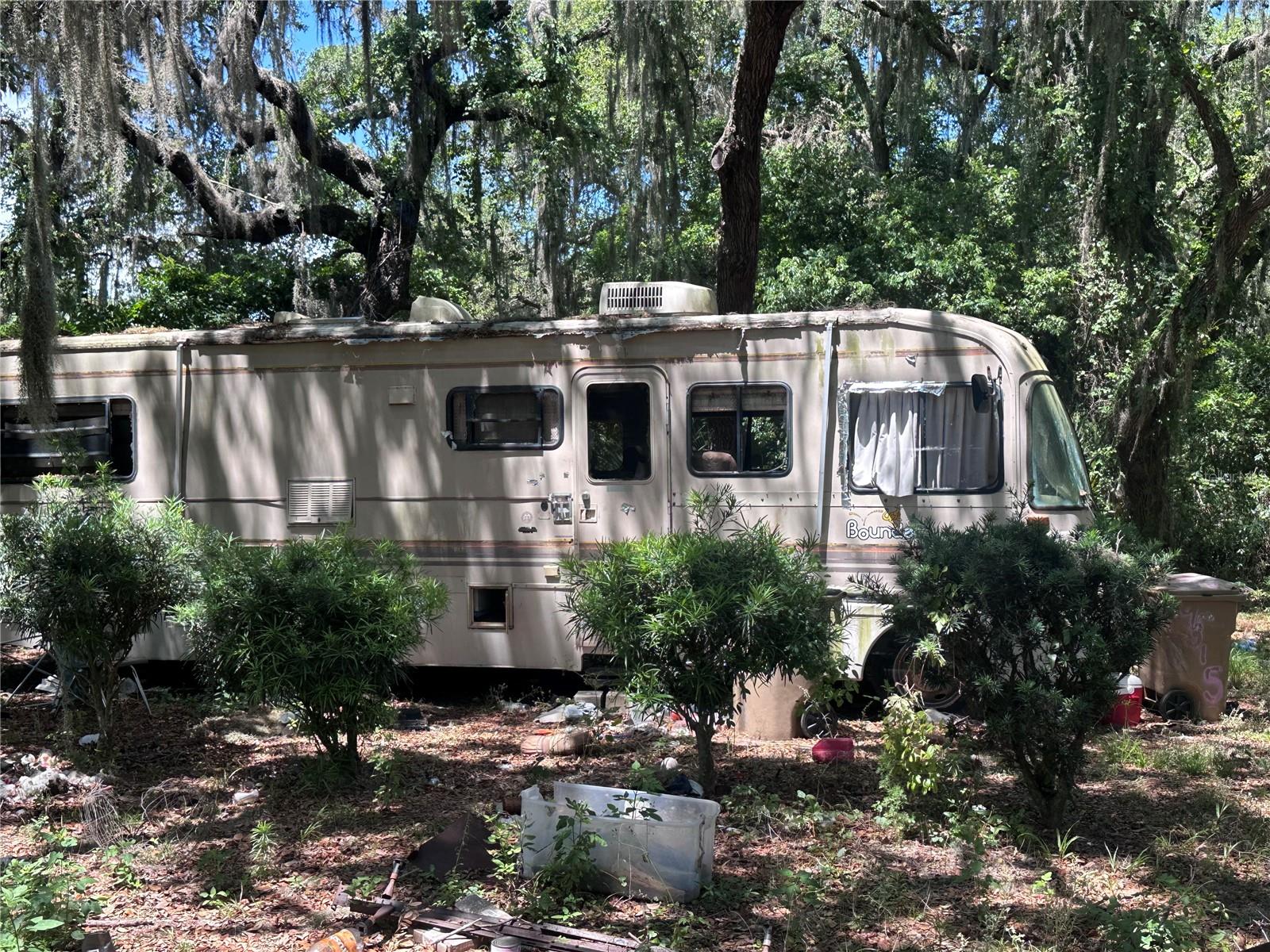 9315 E TREASURE ISLAND AVE, LEESBURG, FL, 34788