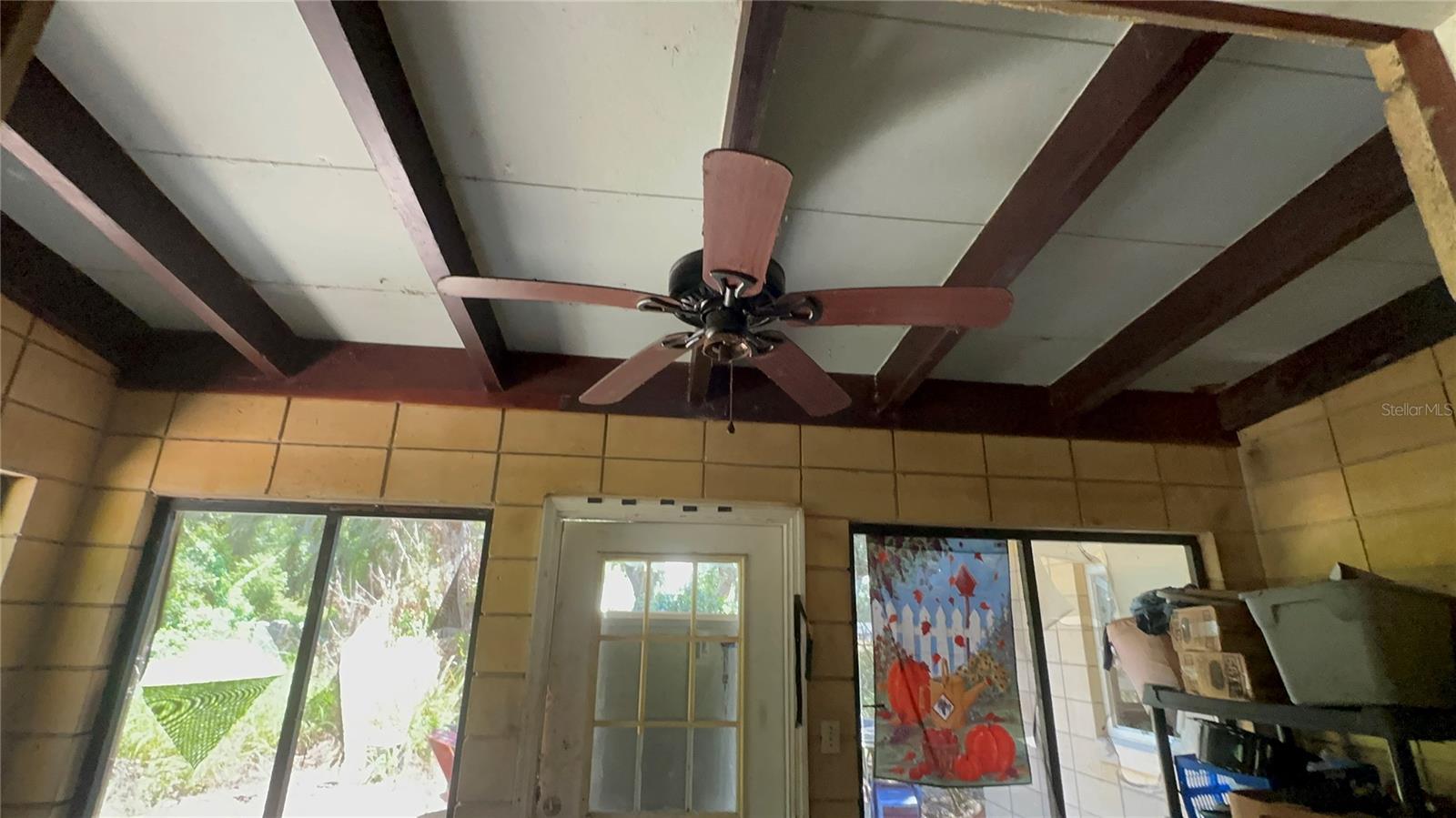 9315 E TREASURE ISLAND AVE, LEESBURG, FL, 34788