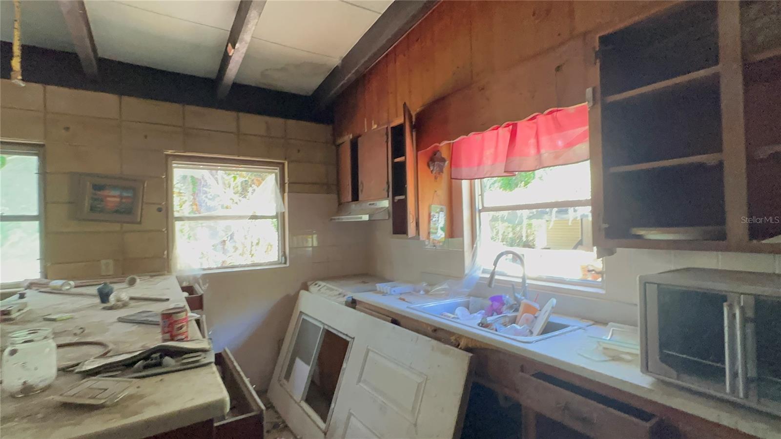 9315 E TREASURE ISLAND AVE, LEESBURG, FL, 34788