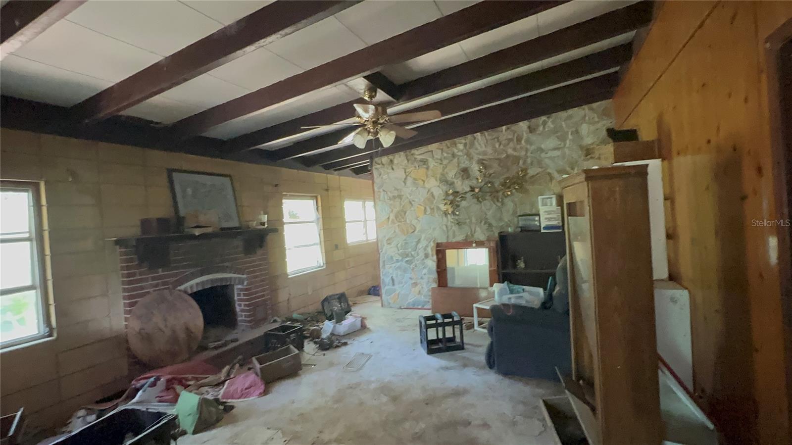 9315 E TREASURE ISLAND AVE, LEESBURG, FL, 34788