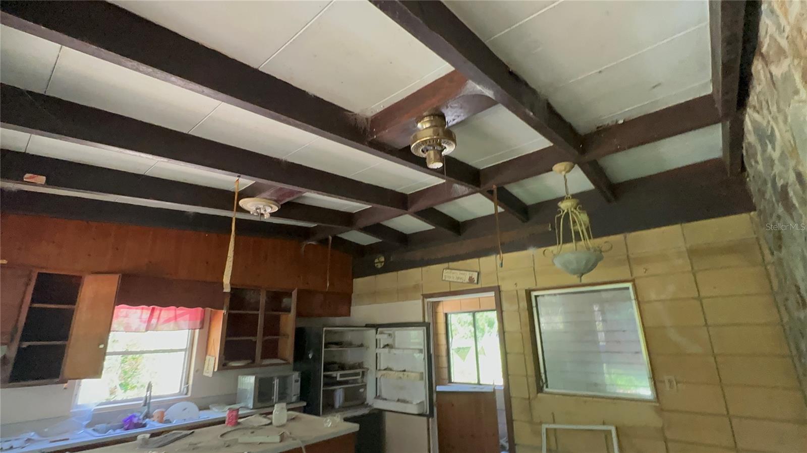 9315 E TREASURE ISLAND AVE, LEESBURG, FL, 34788