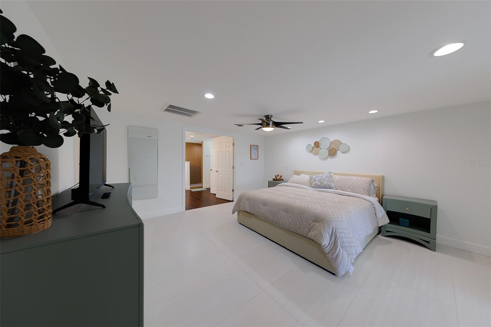 326 176TH AVENUE CIR, REDINGTON SHORES, FL, 33708