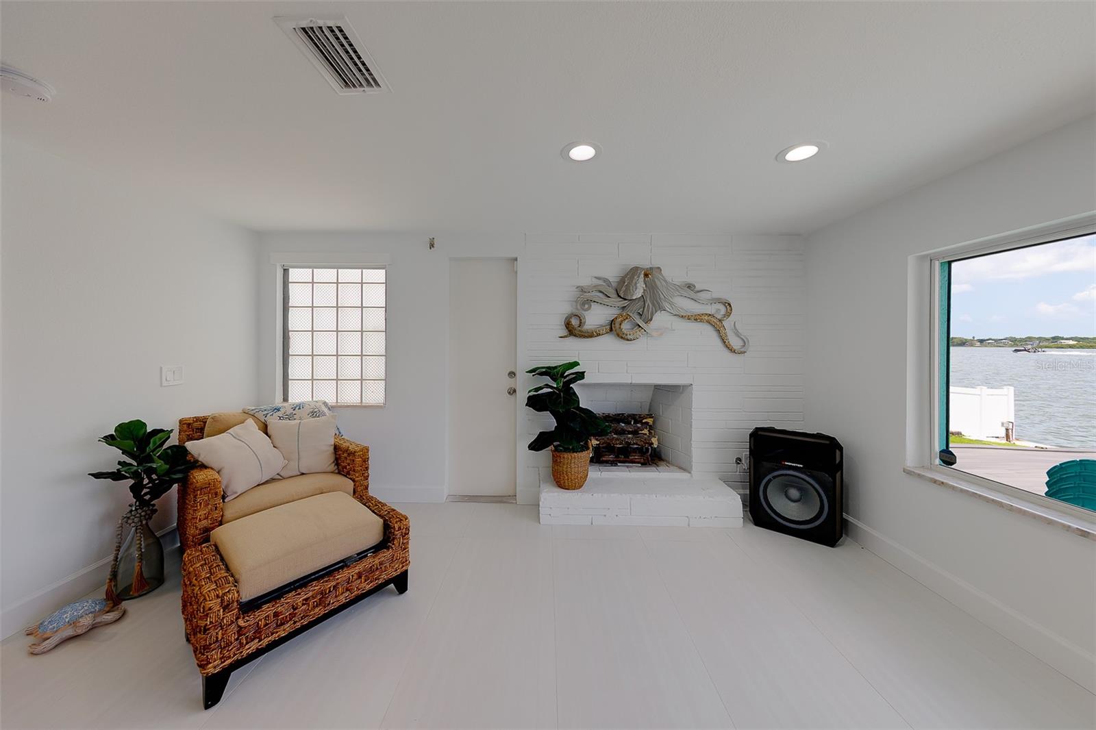 326 176TH AVENUE CIR, REDINGTON SHORES, FL, 33708