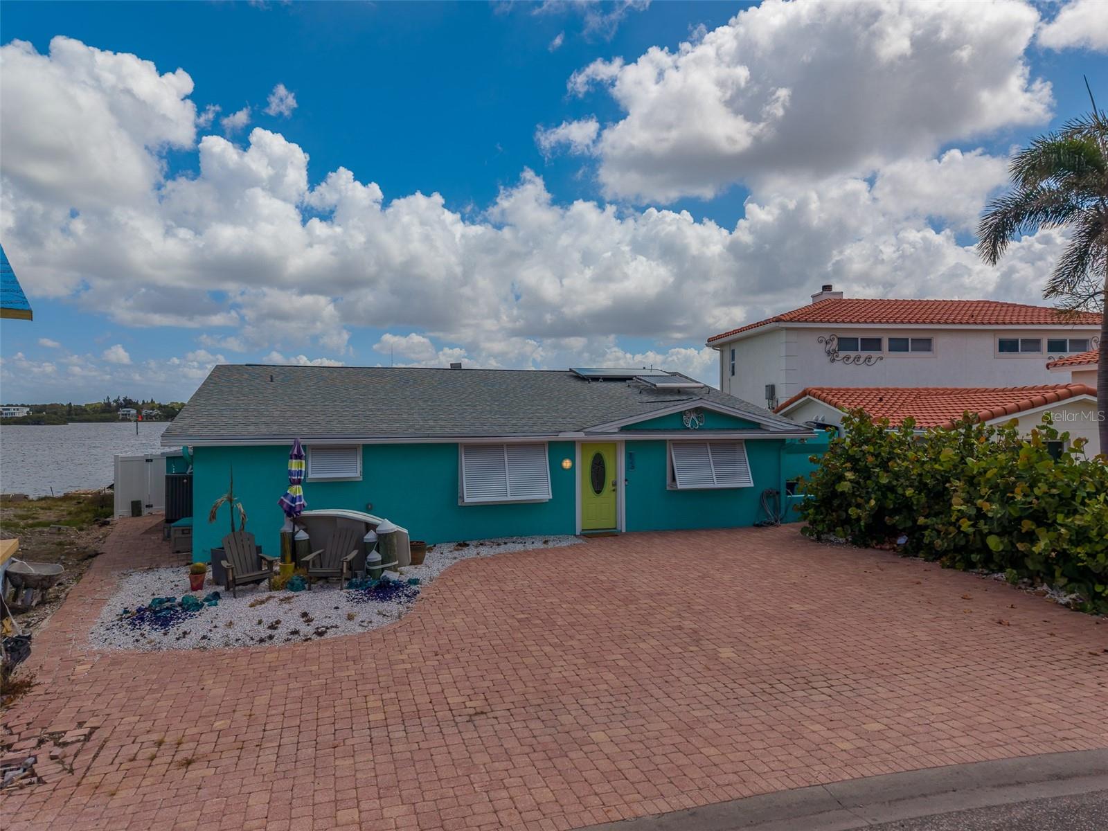 326 176TH AVENUE CIR, REDINGTON SHORES, FL, 33708