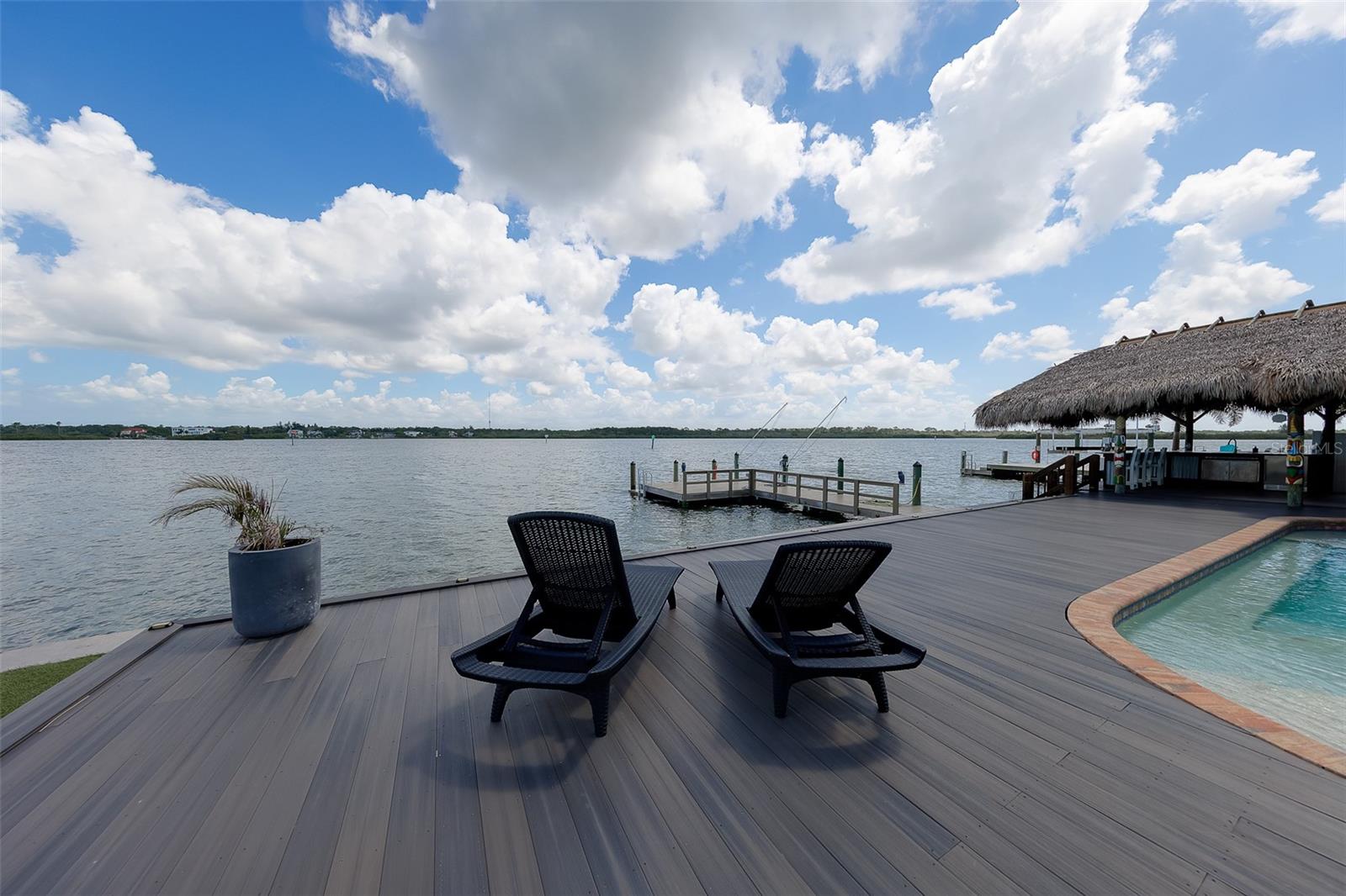 326 176TH AVENUE CIR, REDINGTON SHORES, FL, 33708