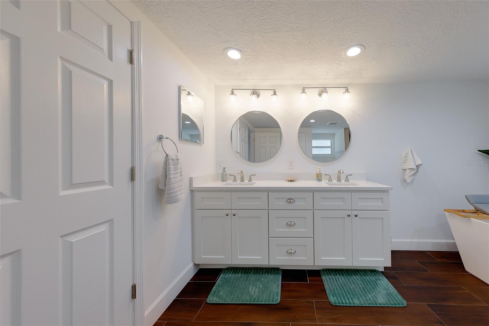 326 176TH AVENUE CIR, REDINGTON SHORES, FL, 33708