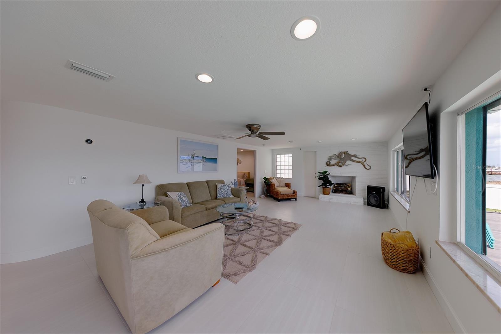 326 176TH AVENUE CIR, REDINGTON SHORES, FL, 33708