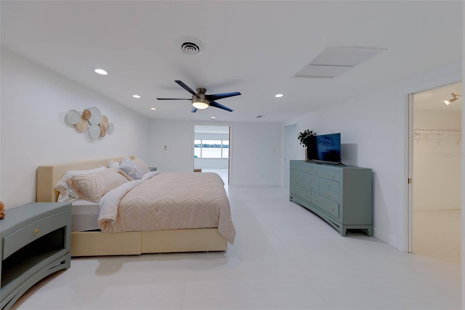 326 176TH AVENUE CIR, REDINGTON SHORES, FL, 33708