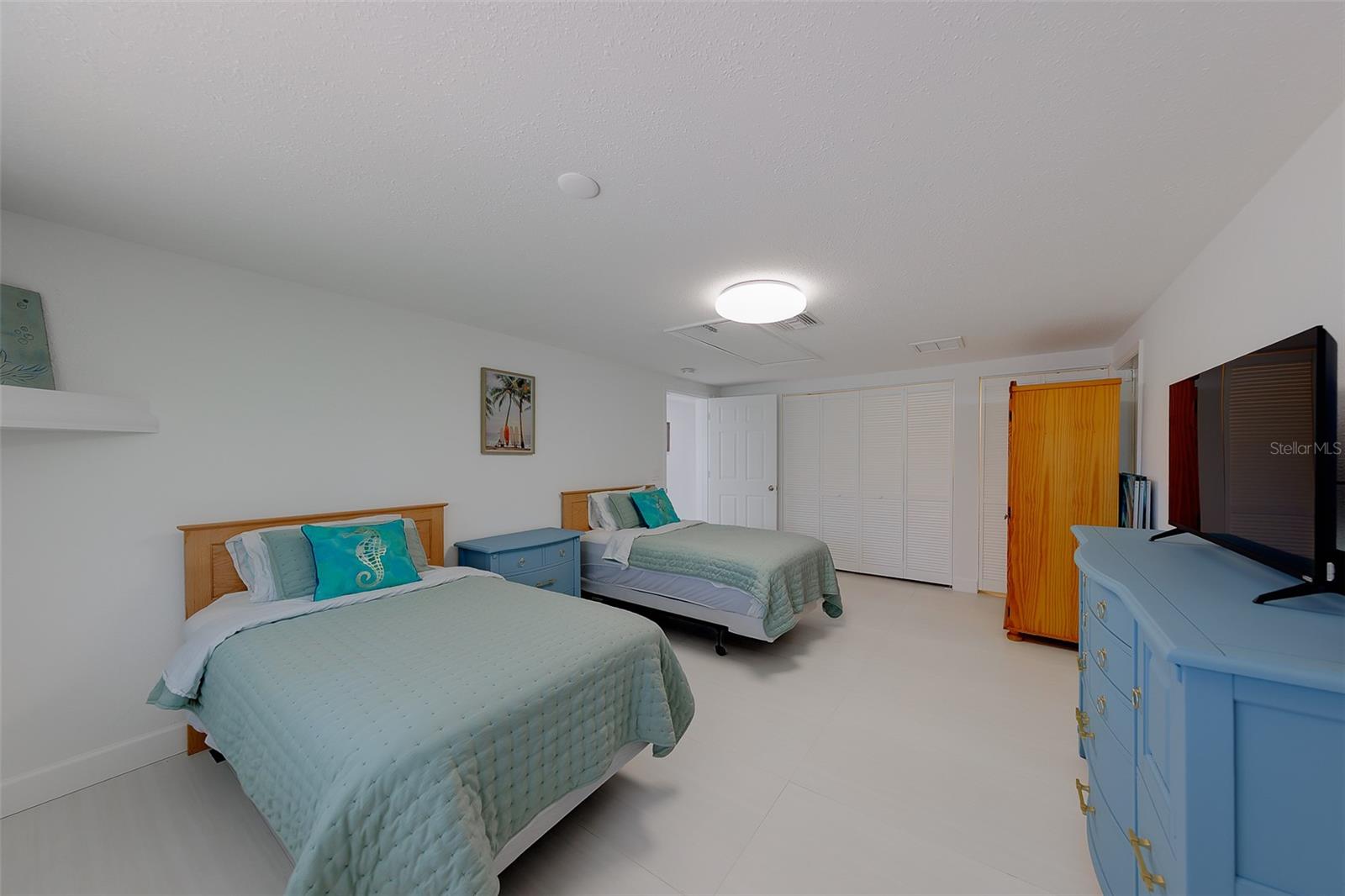 326 176TH AVENUE CIR, REDINGTON SHORES, FL, 33708