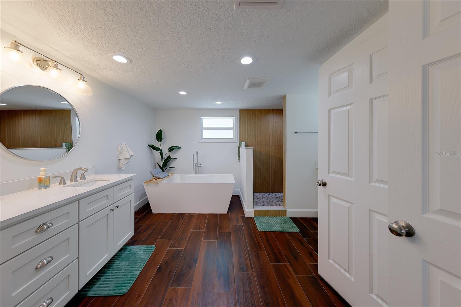 326 176TH AVENUE CIR, REDINGTON SHORES, FL, 33708