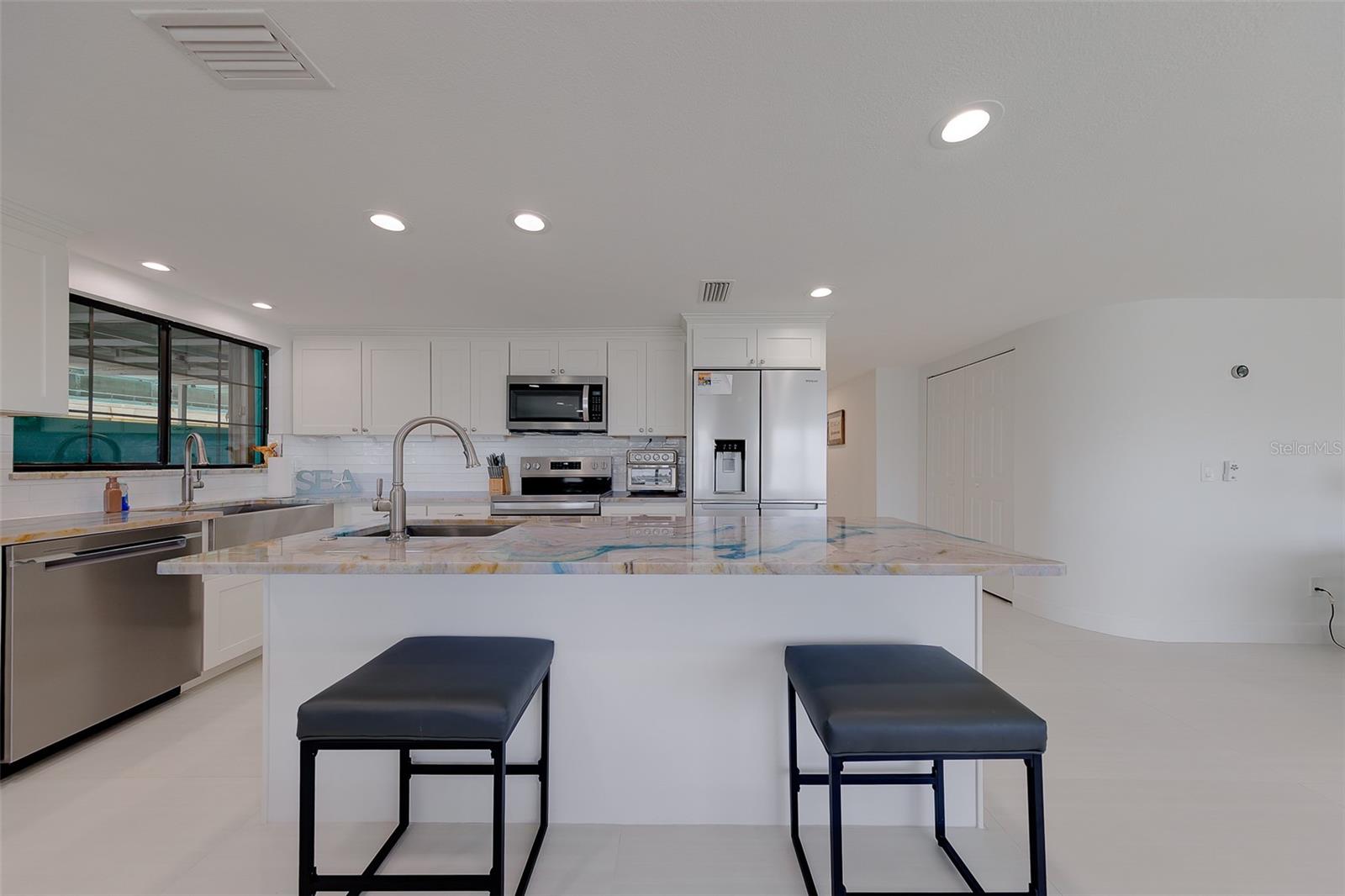 326 176TH AVENUE CIR, REDINGTON SHORES, FL, 33708