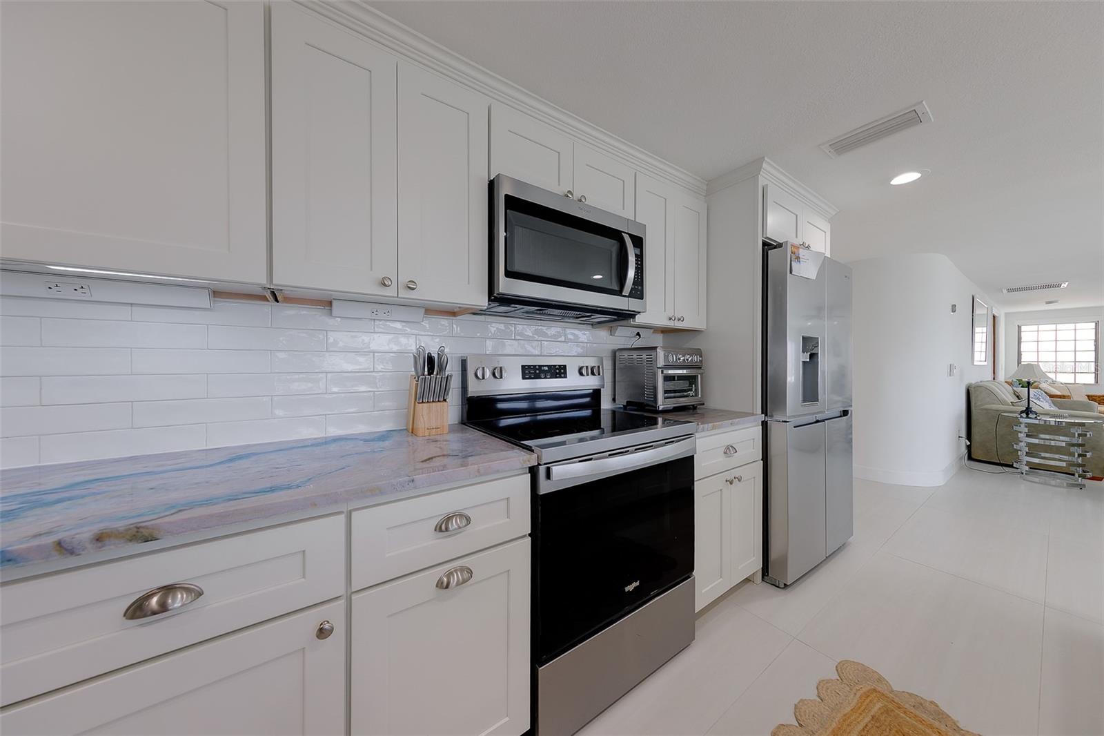 326 176TH AVENUE CIR, REDINGTON SHORES, FL, 33708