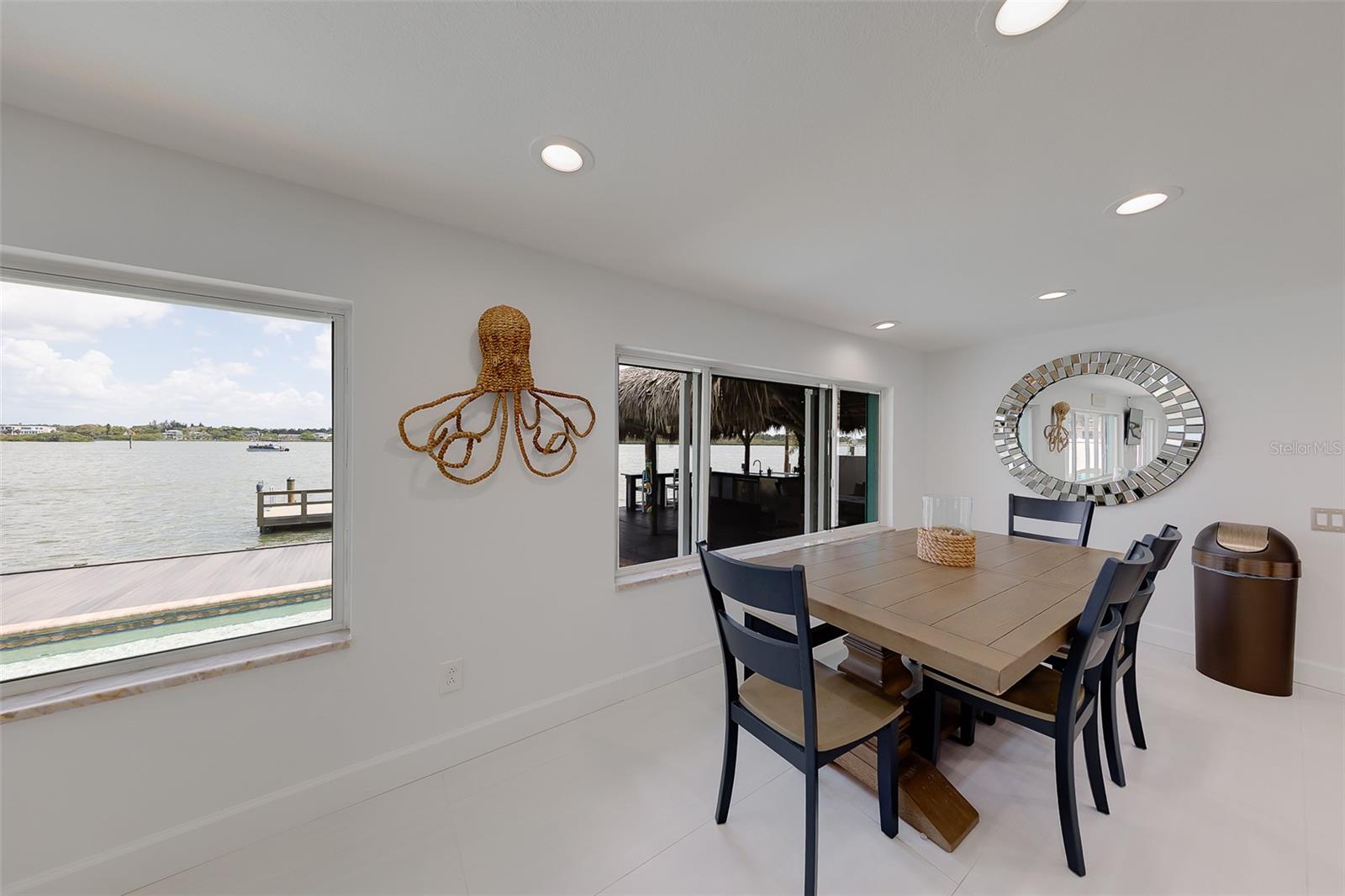 326 176TH AVENUE CIR, REDINGTON SHORES, FL, 33708