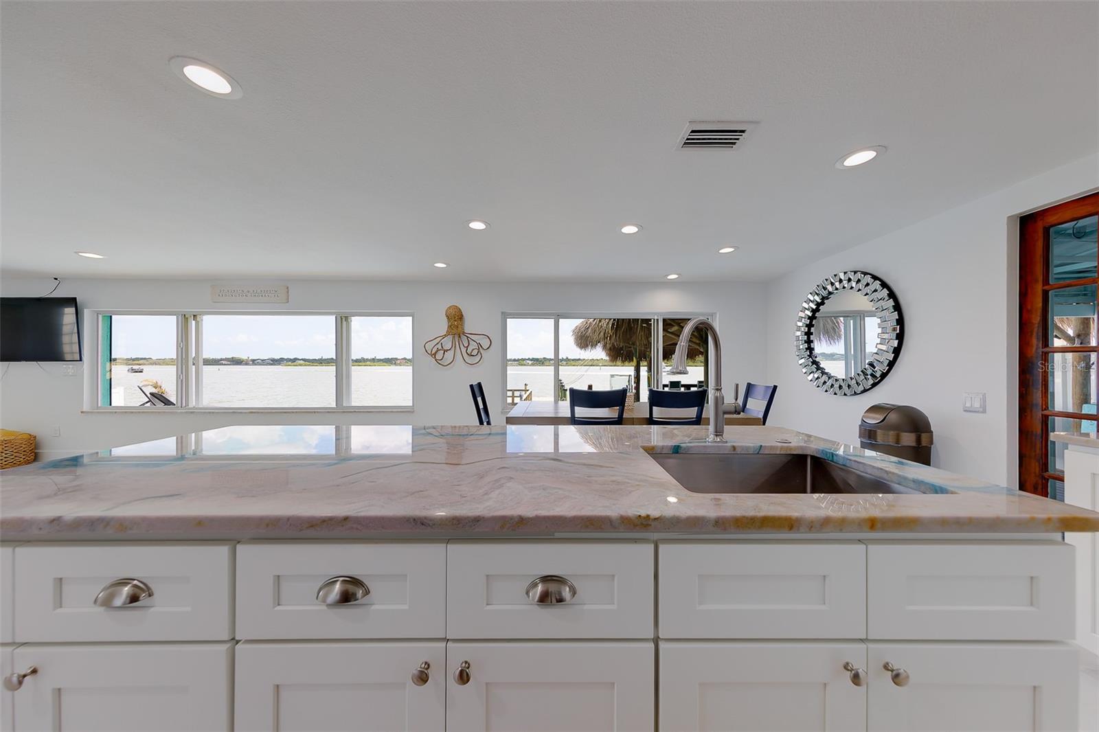 326 176TH AVENUE CIR, REDINGTON SHORES, FL, 33708