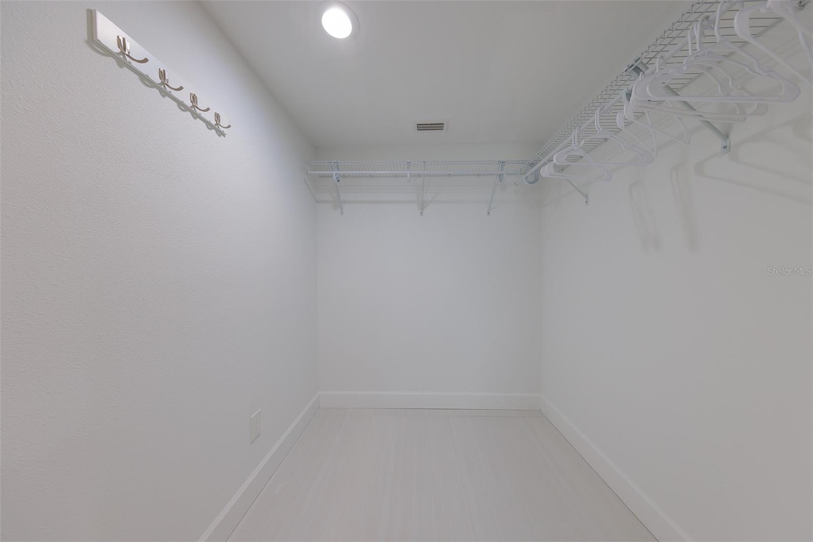 326 176TH AVENUE CIR, REDINGTON SHORES, FL, 33708