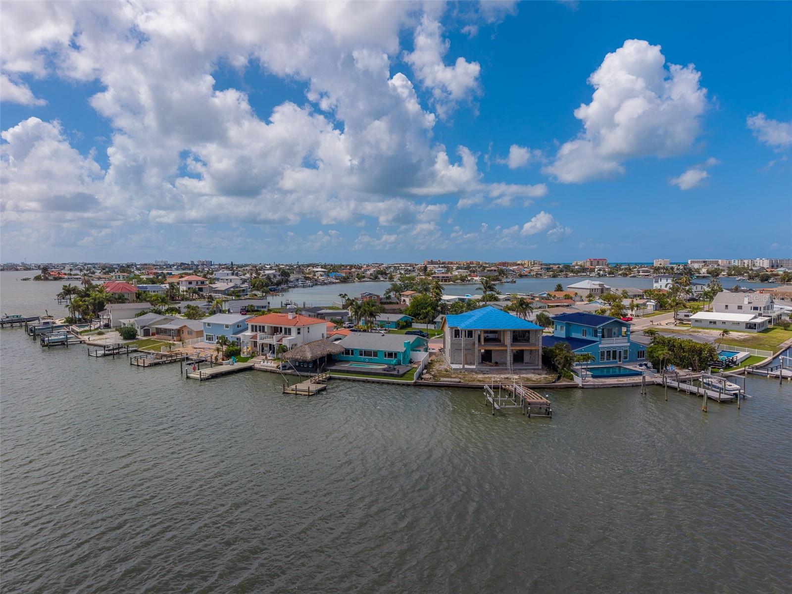 326 176TH AVENUE CIR, REDINGTON SHORES, FL, 33708