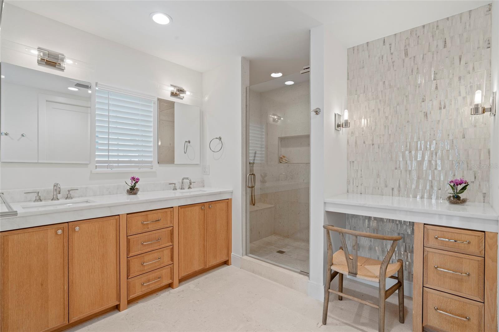 1907 ARROWHEAD DR NE, ST PETERSBURG, FL, 33703