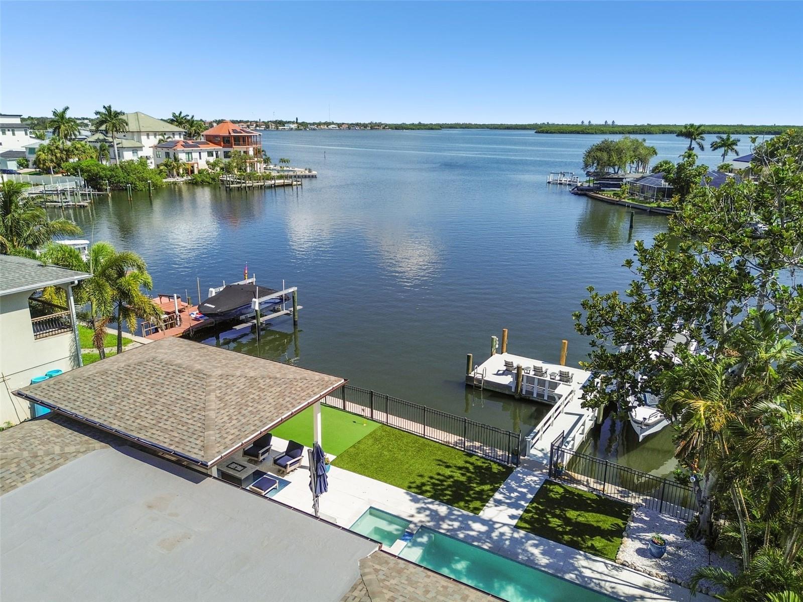 1907 ARROWHEAD DR NE, ST PETERSBURG, FL, 33703