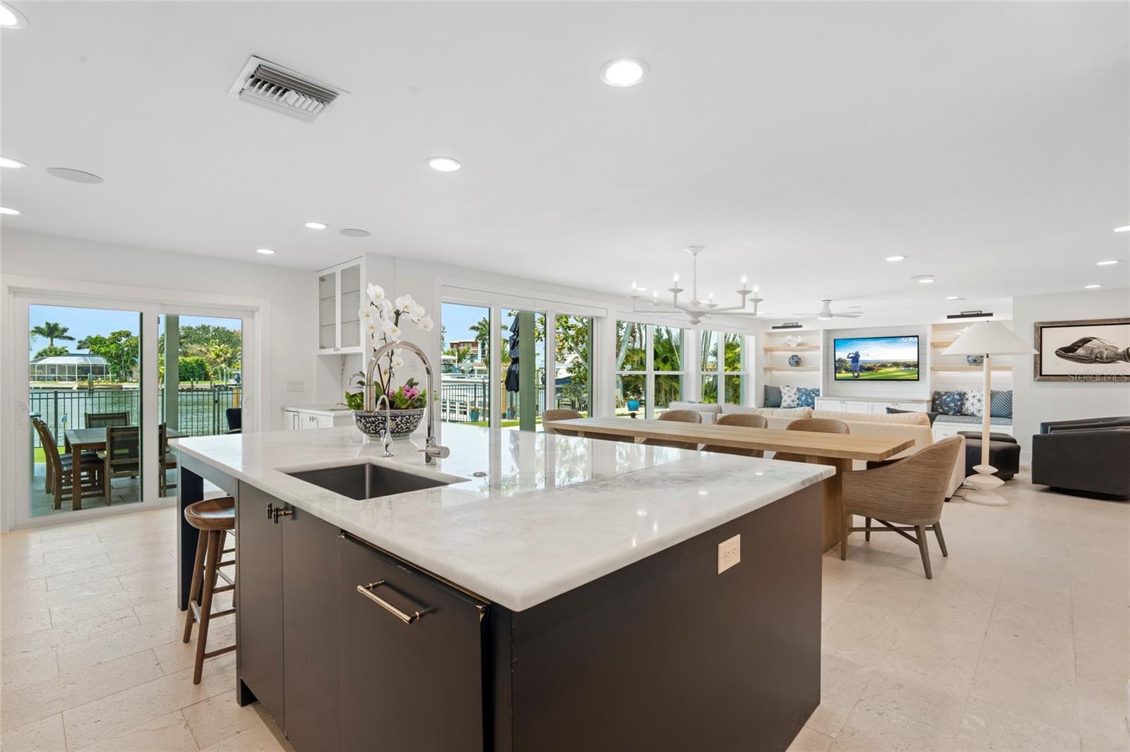 1907 ARROWHEAD DR NE, ST PETERSBURG, FL, 33703
