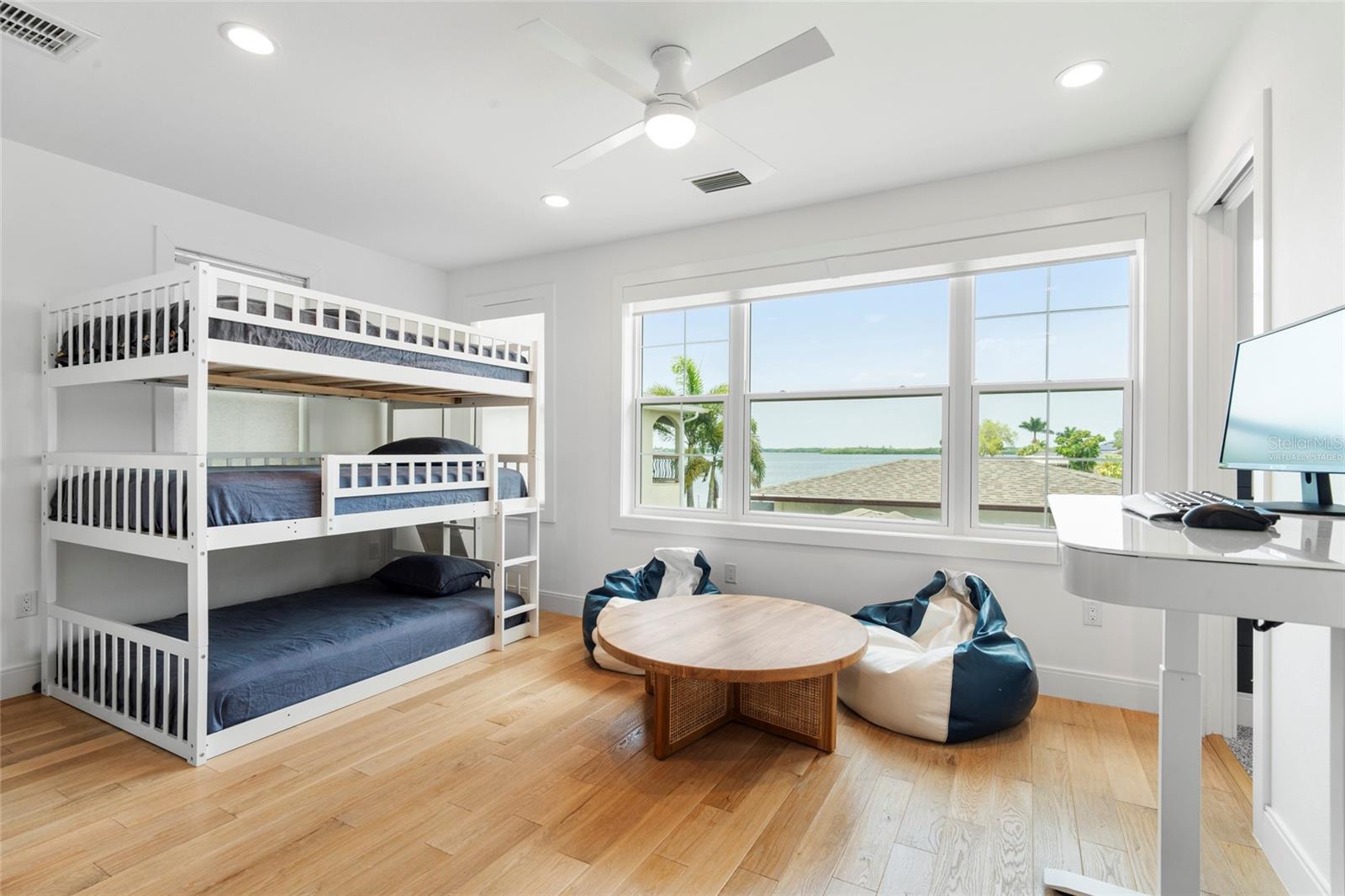 1907 ARROWHEAD DR NE, ST PETERSBURG, FL, 33703