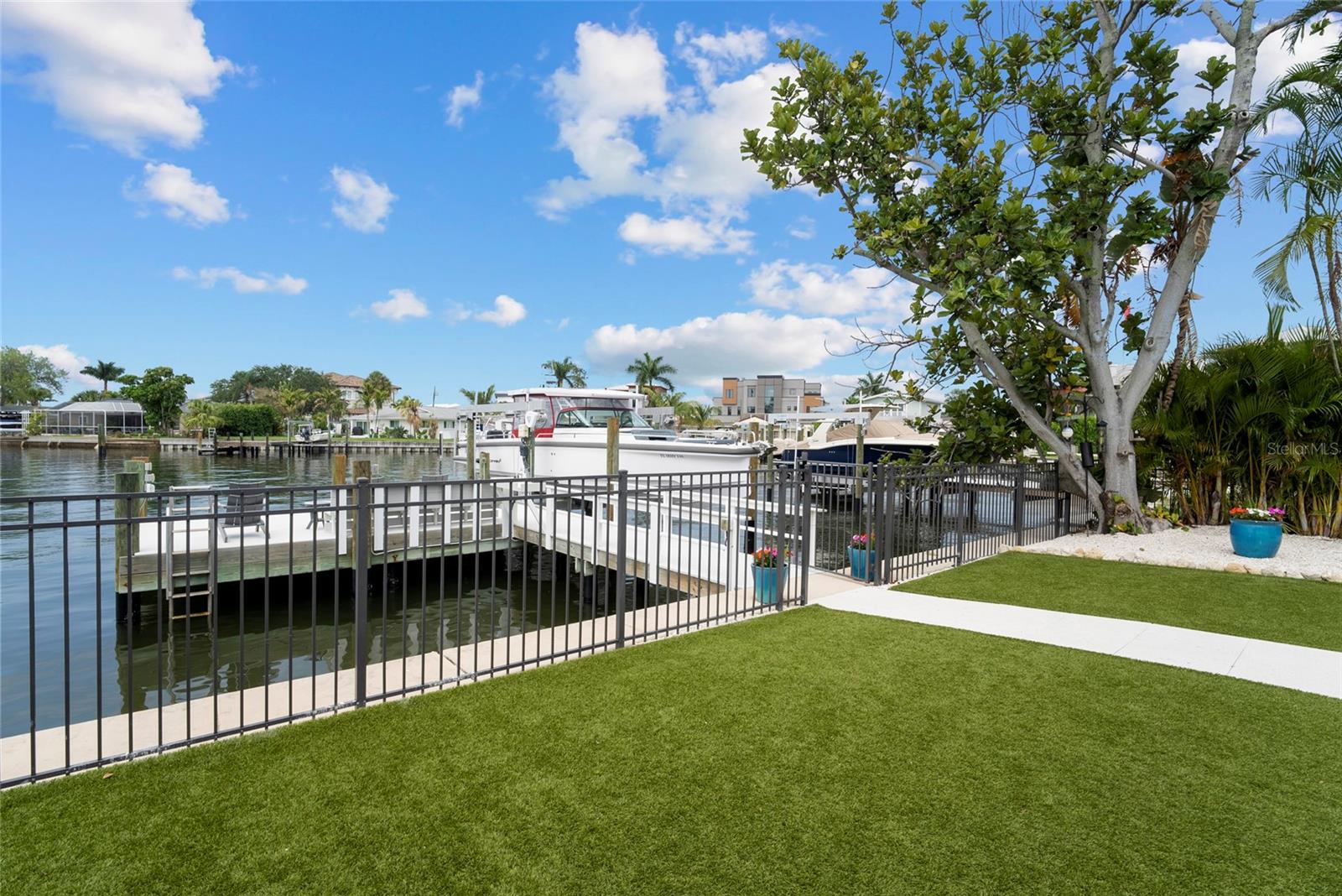1907 ARROWHEAD DR NE, ST PETERSBURG, FL, 33703