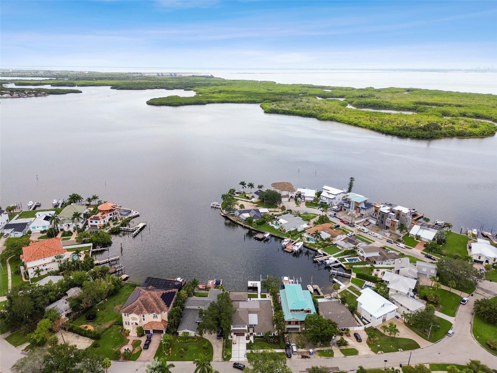 1907 ARROWHEAD DR NE, ST PETERSBURG, FL, 33703