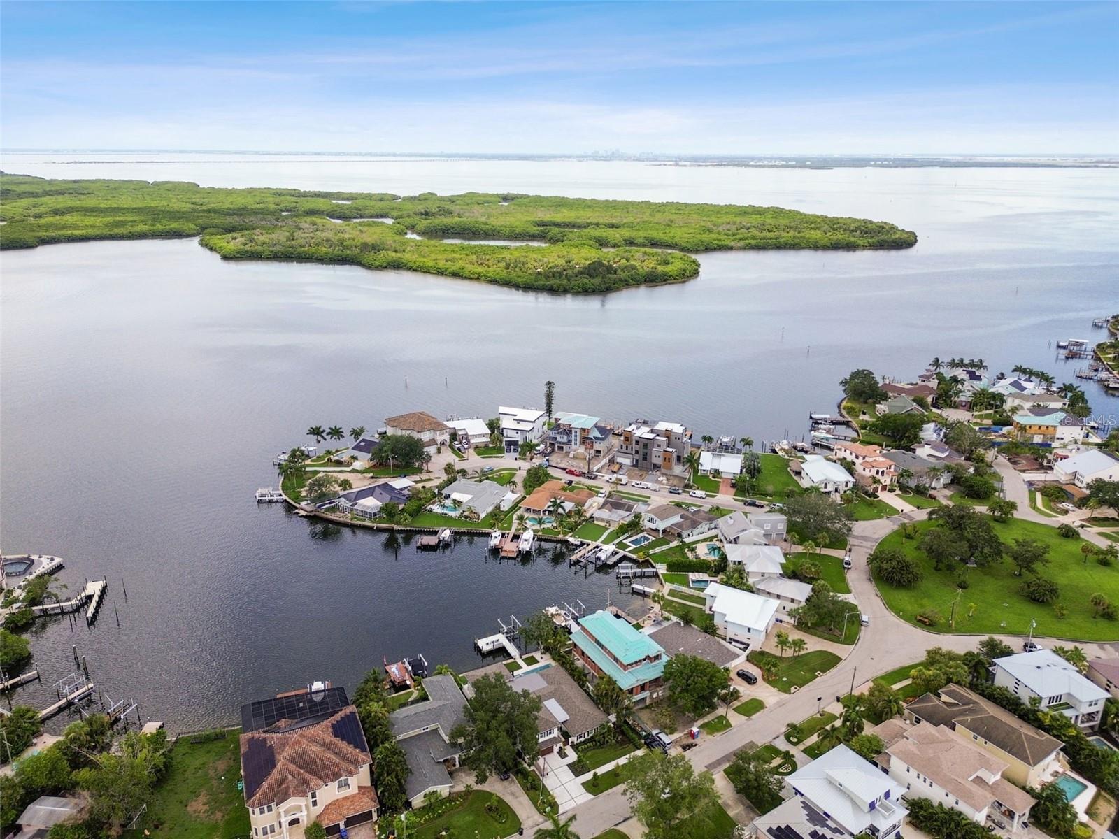 1907 ARROWHEAD DR NE, ST PETERSBURG, FL, 33703